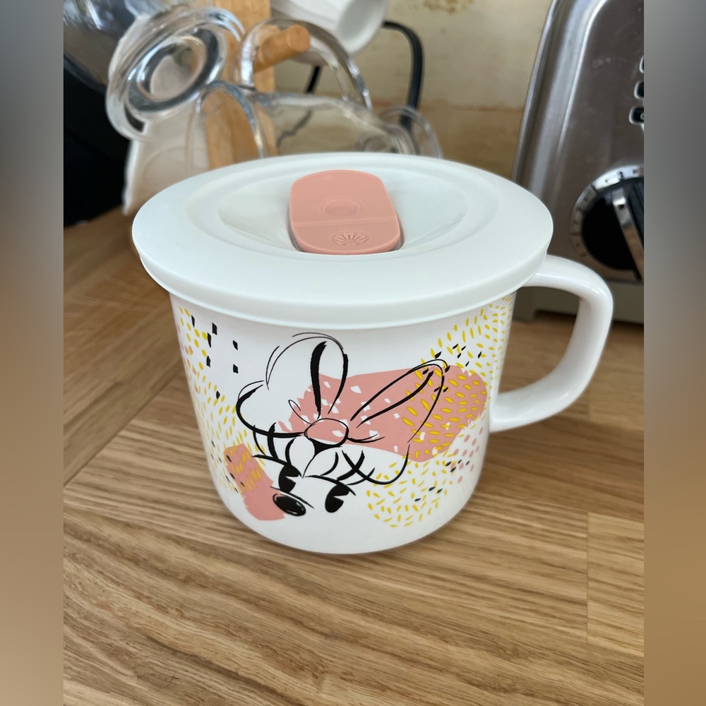 Corningware Disney travel soup Mug with Lid